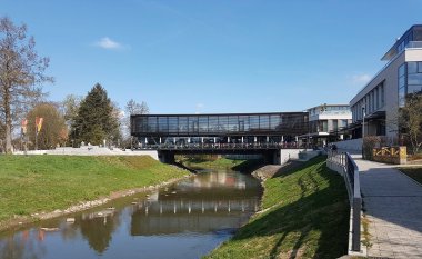 Die Mediatheksbrücke der Stadt Bad Vilbel